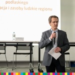 Profesor Wojciech Dziemianowicz przygotowuje uczestników do części praktycznej