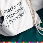 Materiałowa torba z napisem Platforma Przemysłu Przyszłości